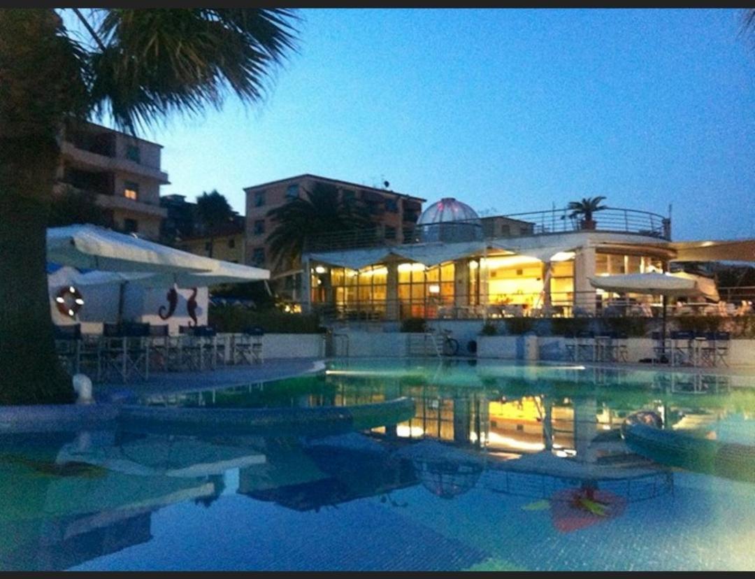Albisola Bed And Breakfast Albisola Superiore Exterior foto